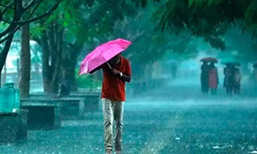 ന്യൂനമർദ്ദം ശക്തം; മൂന്ന് ജില്ലകളിൽ ഇന്ന് യെല്ലോ അലർട്ട്