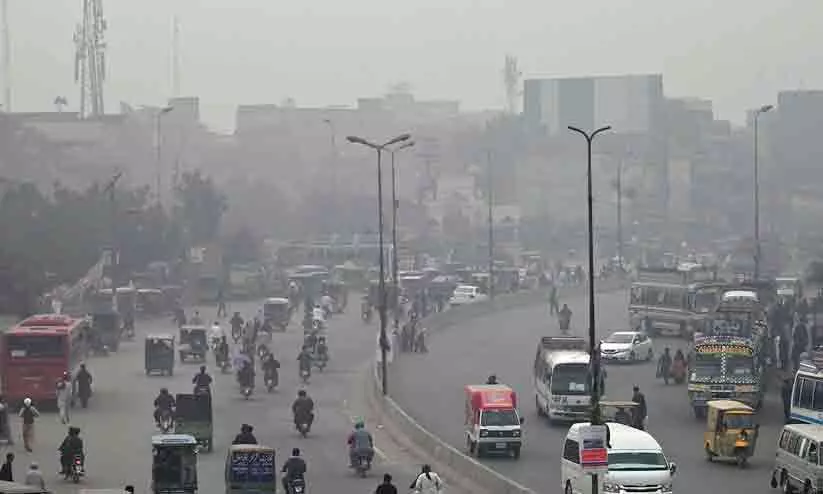 വായുമലിനീകരണം; ഡൽഹിയിൽ റിപ്പോർട്ട് ചെയ്തത് 2ലക്ഷത്തോളം ശ്വാസകോശസംബന്ധമായ അസുഖങ്ങൾ വായുമലിനീകരണം; ഡൽഹിയിൽ റിപ്പോർട്ട് ചെയ്തത് 2ലക്ഷത്തോളം ശ്വാസകോശസംബന്ധമായ അസുഖങ്ങൾ