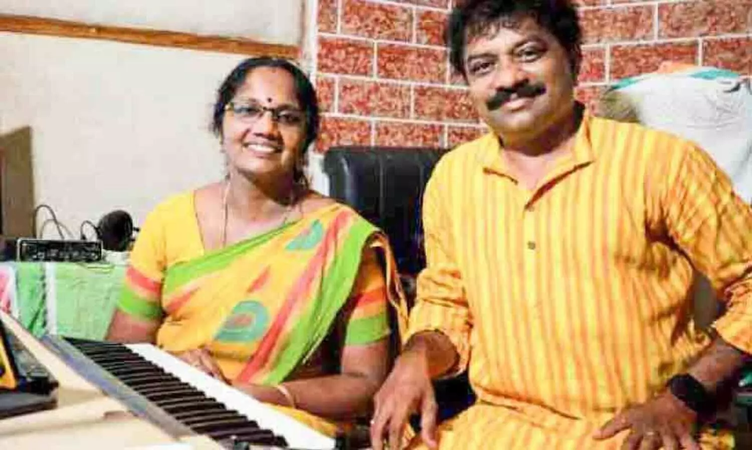 സവിതക്ക്​ പാട്ടൊരുക്കി പ്രിയതമൻ