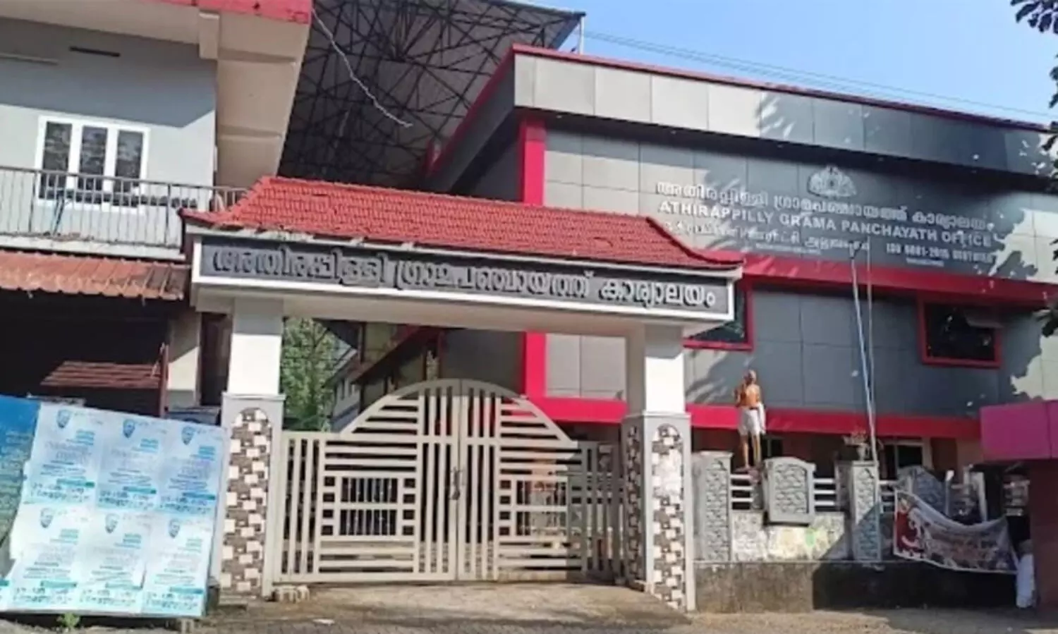 വനമേഖലയിലെ പോരാട്ടത്തിന്  വീറും വാശിയും