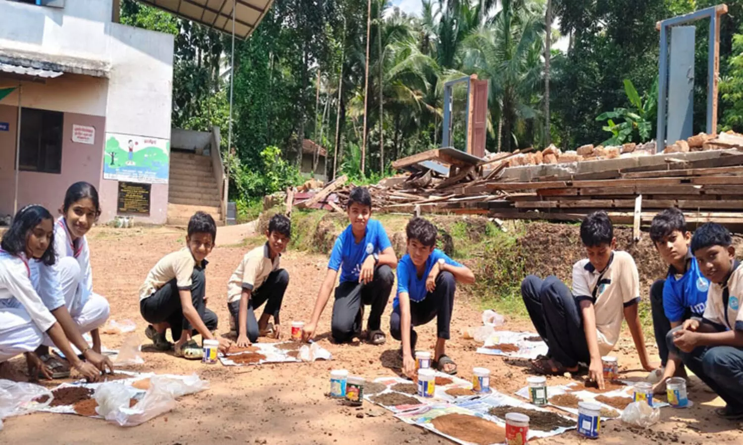 ‘ഏതു വിളയും വീട്ടില്‍ കൃഷി ചെയ്യാം’; മണ്ണിന്റെ പോഷണ പാഠങ്ങൾ തിരിച്ചറിഞ്ഞ കുട്ടികൾ പറയുന്നു