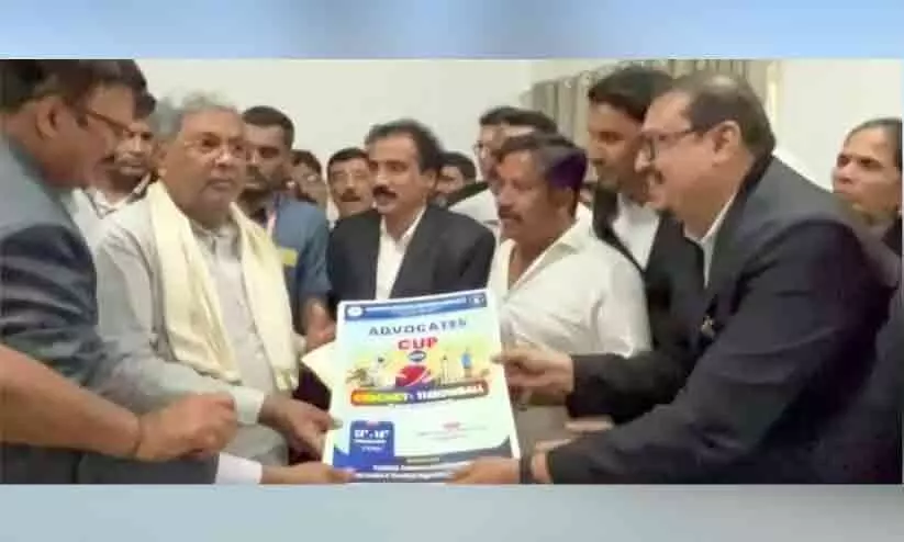 മം​ഗ​ളൂ​രു​വി​ൽ സ​ഞ്ച​രി​ക്കു​ന്ന ഹൈ​കോ​ട​തി ബെ​ഞ്ചി​ന് ആ​വ​ശ്യം; ചീ​ഫ് ജ​സ്റ്റി​സു​മാ​യി ച​ർ​ച്ച ചെ​യ്യു​മെ​ന്ന് മു​ഖ്യ​മ​ന്ത്രി