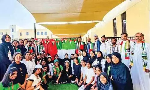 യു.എ.ഇ ദേശീയ ദിനം: കൈകൊണ്ട് പതാക നെയ്ത് വിദ്യാര്‍ഥികള്‍