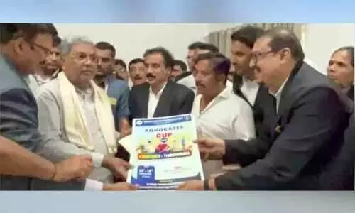 മം​ഗ​ളൂ​രു​വി​ൽ സ​ഞ്ച​രി​ക്കു​ന്ന ഹൈ​കോ​ട​തി ബെ​ഞ്ചി​ന് ആ​വ​ശ്യം; ചീ​ഫ് ജ​സ്റ്റി​സു​മാ​യി ച​ർ​ച്ച ചെ​യ്യു​മെ​ന്ന് മു​ഖ്യ​മ​ന്ത്രി