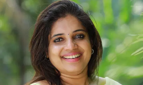 കോഴികൾക്ക് തീറ്റയിട്ട് കൊടുത്തശേഷം വിശുദ്ധ ചമയുന്നത് യഥാർഥ ഇരകളോടുള്ള നീതികേട് -അഡ്വ. വിബിത ബാബു