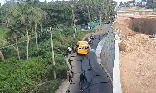 വീണ്ടും ഇടിഞ്ഞുവീണ് ദേശീയപാത; സ്കൂൾ ബസ് അടക്കം രക്ഷപ്പെട്ടത് തലനാരിഴക്ക്