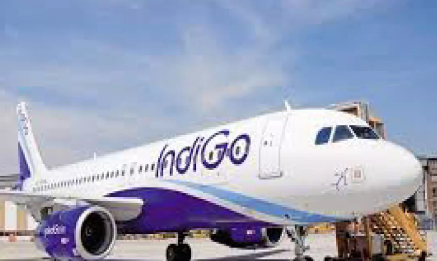 യാ​ത്ര​ക്കാ​രെ വ​ല​ച്ച് ഇ​ൻ​ഡി​ഗോ; കൊ​ച്ചി-​മ​സ്ക​ത്ത് യാ​ത്ര​ക്കാ​ർ കു​ടു​ങ്ങി