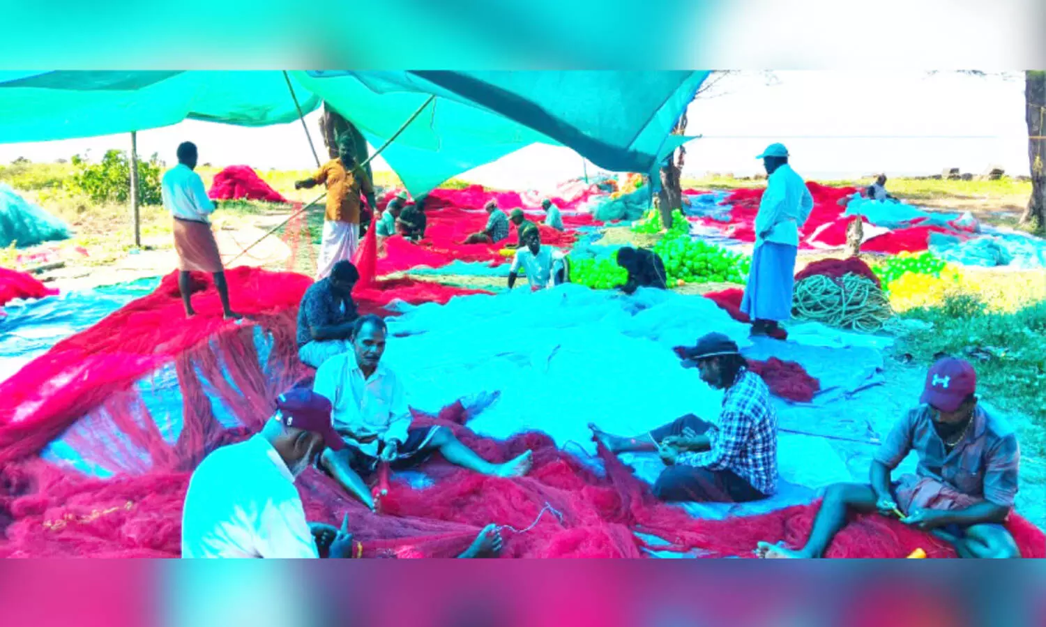 വോട്ടല്ല, തെരഞ്ഞെടുപ്പല്ല...; കടലിൽ കുത്തിക്കീറപ്പെടുന്ന വലയാണ് ഇവരുടെ വിഷയം