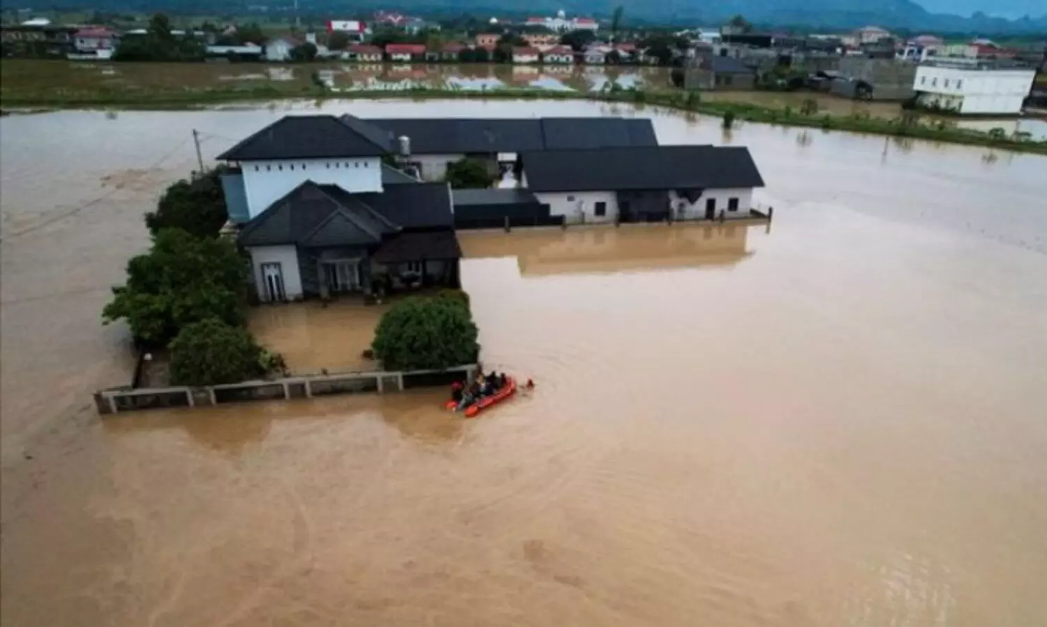 ‘വെള്ളപ്പൊക്കം കൊണ്ടല്ല. പട്ടിണി മൂലമാണ് ഇപ്പോൾ ആളുകൾ മരിക്കുന്നത്’; തെക്കുകിഴക്കനേഷ്യയിൽ   മരണസംഖ്യ 1,750 കവിഞ്ഞു