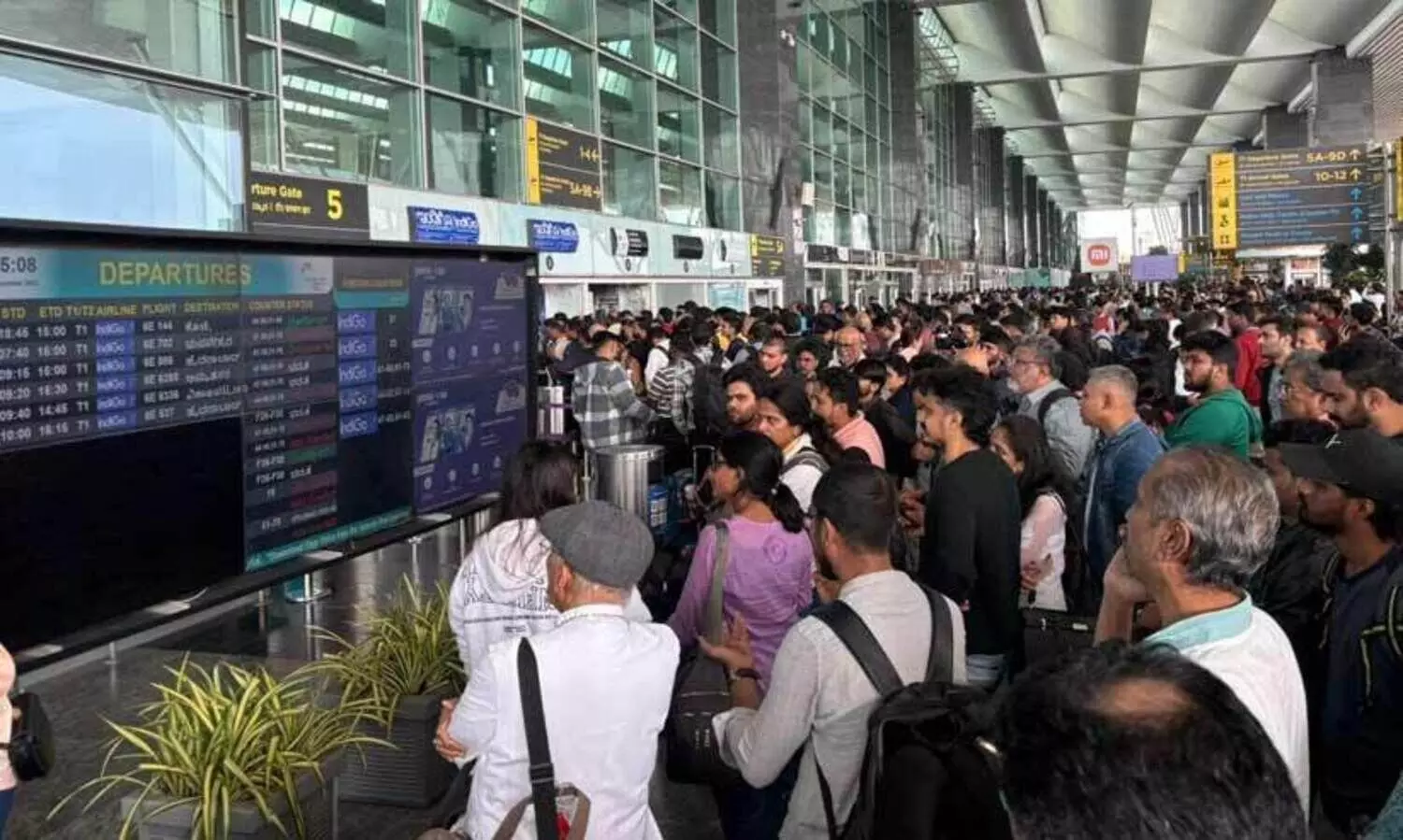 അഞ്ചാം ദിനം സർക്കാർ ഉണർന്നു; വിമാന ടിക്കറ്റ് കൊള്ളക്ക് മൂക്കുകയർ; 500 കി.മീ വരെ 7500 രൂപ; ഫെയർ ക്യാപ് ലംഘിച്ചാൽ നടപടി