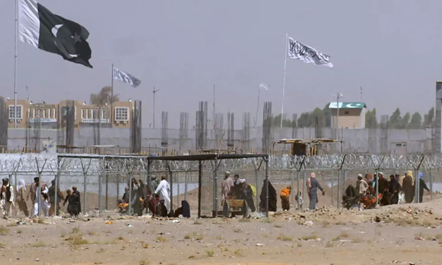 പാക്-അഫ്ഗാൻ അതിർത്തിയിൽ പുതിയ ഏറ്റുമുട്ടൽ; അതിർത്തി ഗ്രാമങ്ങളിൽ നിന്ന് സിവിലിയൻ പലായനം