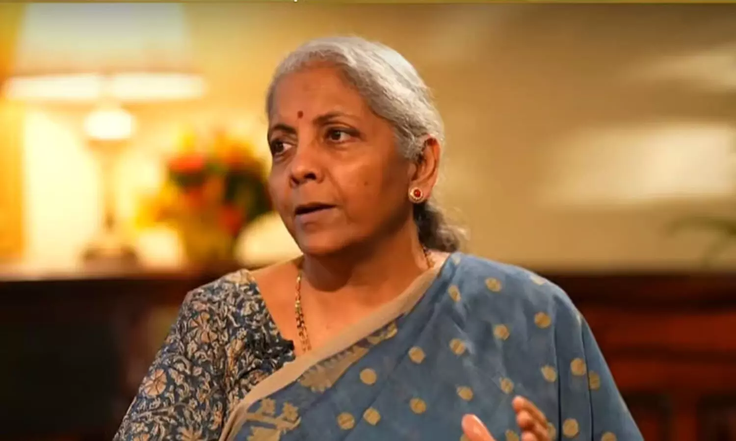 സൗജന്യപദ്ധതികൾ സംസ്ഥാനങ്ങ​ളെ കടബാധ്യതയിൽ കുരുക്കുന്നു; ആശങ്കാജനകമെന്ന് കേന്ദ്ര ധനമന്ത്രി