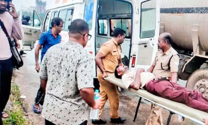 ബൈക്ക് മറിഞ്ഞ് യാത്രികന് ഗുരുതരപരിക്ക്