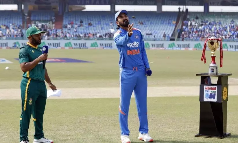 ഒടുവിൽ ടോസ് ഭാഗ്യം ഇന്ത്യക്കൊപ്പം, ആദ്യം ഫീൽഡ് ചെയ്യും; തിലക് വർമ പ്ലേയിങ് ഇലവനിൽ ഒടുവിൽ ടോസ് ഭാഗ്യം ഇന്ത്യക്കൊപ്പം, ആദ്യം ഫീൽഡ് ചെയ്യും; തിലക് വർമ പ്ലേയിങ് ഇലവനിൽ