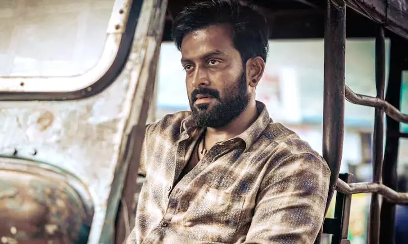 ചോരയും ചതിയും പേറുന്ന ദൈവങ്ങൾ