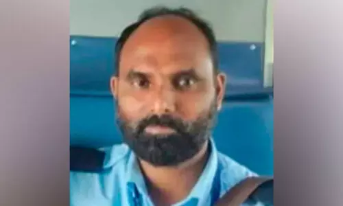 വിദ്യാർഥി ഹോസ്റ്റൽ വിട്ടിറങ്ങി; ട്രെയിനിൽനിന്ന് രക്ഷിച്ച് മാതാവിനരികിലെത്തിച്ച് ടി.ടി.ഇ