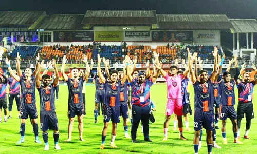 സൂപ്പർ ലീഗ് കേരള; പയ്യനാട്ടെ പൂരത്തിന് കൊടിയിറങ്ങി