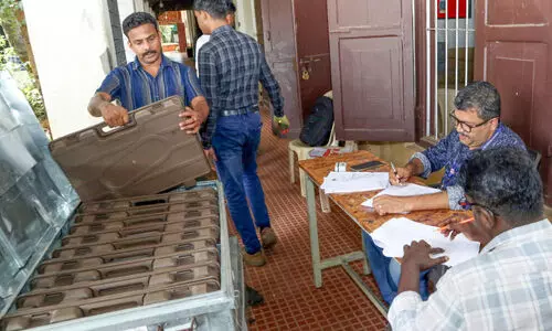 വോട്ടു​യന്ത്രങ്ങളുടെ ക്രമീകരണ പ്രക്രിയക്ക് തുടക്കം