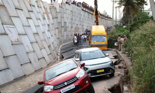 കൊല്ലം ദേശീയപാത തകർച്ച: ഗതാഗതക്കുരുക്കിന് സാധ്യത; ക്രമീകരണങ്ങൾ ഏർപ്പെടുത്തി അധികൃതർ കൊല്ലം ദേശീയപാത തകർച്ച: ഗതാഗതക്കുരുക്കിന് സാധ്യത; ക്രമീകരണങ്ങൾ ഏർപ്പെടുത്തി അധികൃതർ