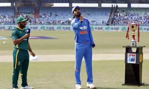 ഒടുവിൽ ടോസ് ഭാഗ്യം ഇന്ത്യക്കൊപ്പം, ആദ്യം ഫീൽഡ് ചെയ്യും; തിലക് വർമ പ്ലേയിങ് ഇലവനിൽ