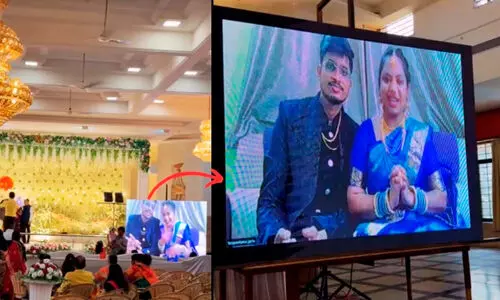 വിവാഹം ഭുവനേശ്വറിൽ, റിസപ്ഷൻ ഹുബ്ബള്ളിയിൽ; ഇൻഡിഗോ ചതിച്ചു; ഒടുവിൽ വെർച്വലായി സ്ക്രീനിലെത്തി ദമ്പതികൾ വിവാഹം ഭുവനേശ്വറിൽ, റിസപ്ഷൻ ഹുബ്ബള്ളിയിൽ; ഇൻഡിഗോ ചതിച്ചു; ഒടുവിൽ വെർച്വലായി സ്ക്രീനിലെത്തി ദമ്പതികൾ