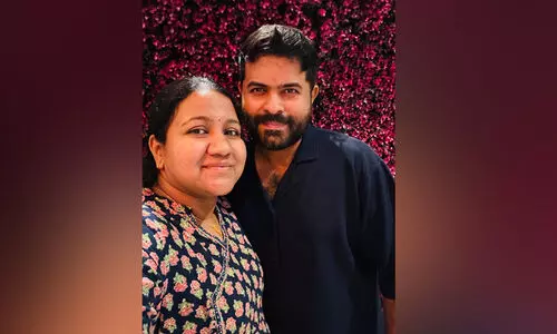 സഹയാത്രികർക്ക്​ ശാരീരികാസ്വാസ്ഥ്യം, വിമാനത്തിൽ രക്ഷകരായി രഞ്​ജു, അമ്പിളി ദമ്പതികൾ