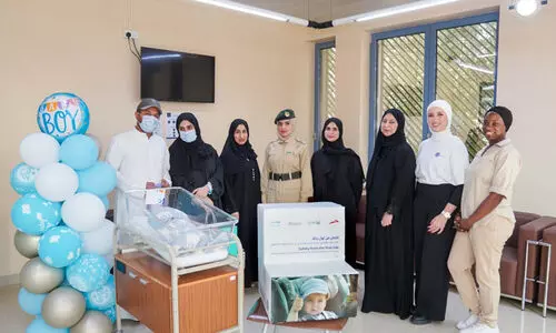 ദേശീയദിനം: ചൈൽഡ്​ സീറ്റുകൾ സമ്മാനിച്ച്​ ആർ.ടി.എ