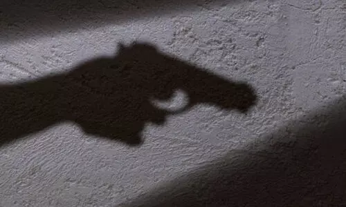 തോക്ക് ചൂണ്ടി പ്രവാസി വ്യവസായിയെ തട്ടിക്കൊണ്ടുപോയി