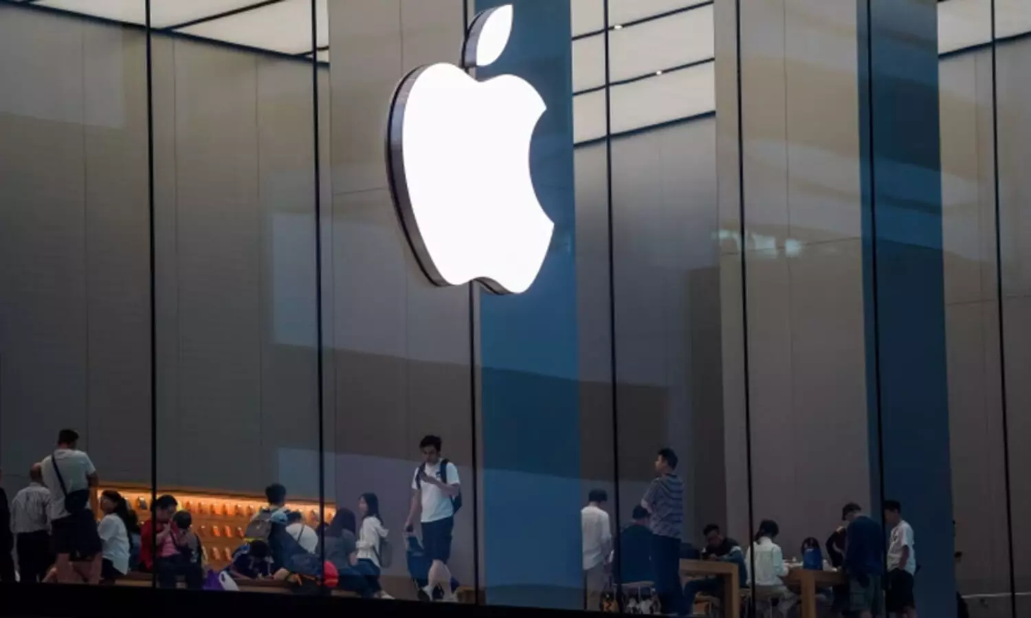 എ.ഐ പുലികൾ രാജിവെച്ചു; ഐഫോൺ ഡിസൈനറെ പാട്ടിലാക്കി മെറ്റ; ആപ്പിൾ വൻ പ്രതിസന്ധിയിൽ