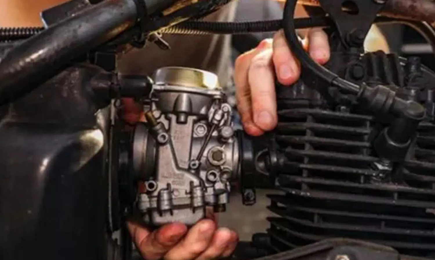 ബു​ദ്ധി​യു​ള്ള ഇ​ൻ​ജ​ക്ട​റും വി​ശ്വ​സ്ത​നാ​യ കാ​ർ​ബും!