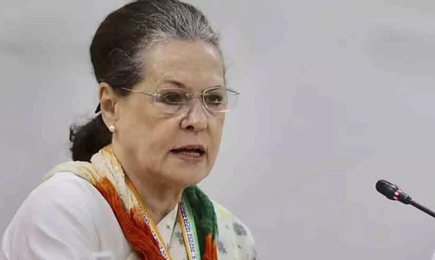 കർണാടക അധികാര തർക്കത്തിൽ ഇടപെട്ട്   സോണിയ ഗാന്ധി; ഡൽഹിയിൽ ചർച്ച