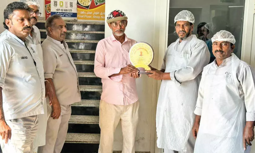 കരീം ഹാജിക്ക് യാത്രയയപ്പ് നല്കി കരീം ഹാജിക്ക് യാത്രയയപ്പ് നല്കി