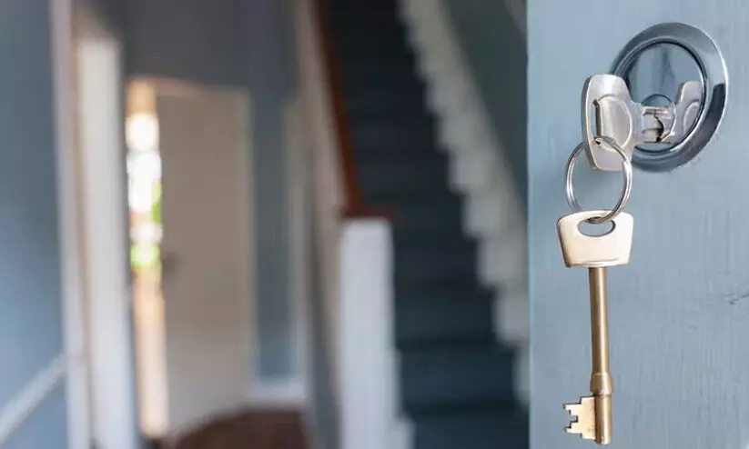 വൈദ്യുതി മീറ്റർ പെട്ടിയിൽ സൂക്ഷിച്ച താക്കോൽ ഉപയോഗിച്ച് വീട് കവർച്ച വൈദ്യുതി മീറ്റർ പെട്ടിയിൽ സൂക്ഷിച്ച താക്കോൽ ഉപയോഗിച്ച് വീട് കവർച്ച