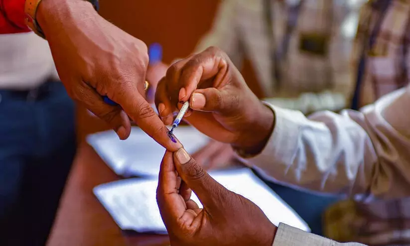 വോട്ടുറപ്പിക്കാൻ യു.ഡി.എഫ്; പൊളിക്കാൻ എൽ.ഡി.എഫും വോട്ടുറപ്പിക്കാൻ യു.ഡി.എഫ്; പൊളിക്കാൻ എൽ.ഡി.എഫും