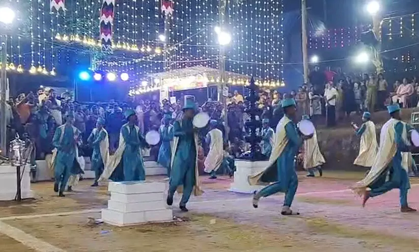 മുത്തപ്പൻ മടപ്പുരയിൽ നിറഞ്ഞാടി ദഫ്മുട്ട് സംഘം -VIDEO മുത്തപ്പൻ മടപ്പുരയിൽ നിറഞ്ഞാടി ദഫ്മുട്ട് സംഘം -VIDEO