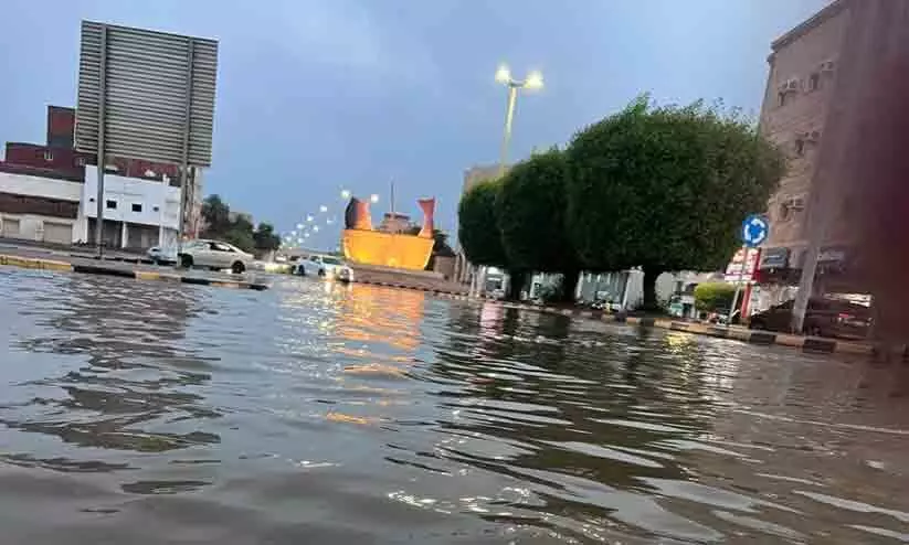 യാംബു, ഉംലജ്, മദീന എന്നിവിടങ്ങളിൽ ശക്തമായ മഴയും ഇടിമിന്നലും യാംബു, ഉംലജ്, മദീന എന്നിവിടങ്ങളിൽ ശക്തമായ മഴയും ഇടിമിന്നലും
