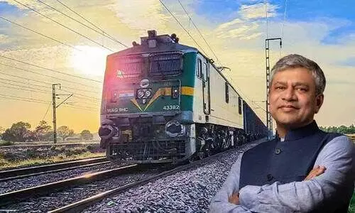 വയോധികർക്കും സ്ത്രീകൾക്കും ഓപ്ഷൻ നൽകിയില്ലെങ്കിലും ലോവർ ബർത്ത്,  ഭിന്നശേഷിക്കാർക്ക് പ്രത്യേക പരിഗണന; നയം വ്യക്തമാക്കി റെയിൽവേ മന്ത്രി