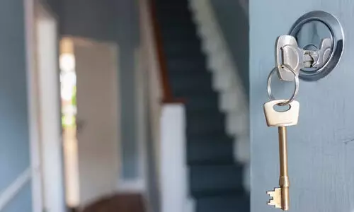 വൈദ്യുതി മീറ്റർ പെട്ടിയിൽ സൂക്ഷിച്ച താക്കോൽ ഉപയോഗിച്ച് വീട് കവർച്ച