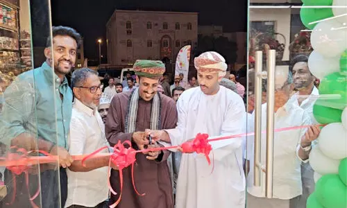 അ​ൽ ദ​ല്ല ഗ്രൂ​പ്പി​ന്റെ പു​തി​യ ബ്രാ​ഞ്ച്‌ സ​ലാ​ല ഔ​ഖ​ദി​ൽ പ്ര​വ​ർ​ത്ത​ന​മാ​രം​ഭി​ച്ചു