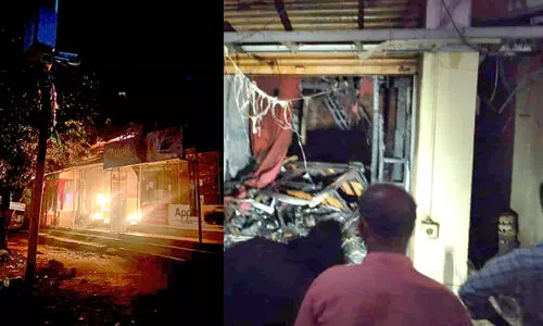 ചാ​ലി​ശ്ശേ​രി സെ​ന്റ​റി​ൽ തീ​പി​ടിത്തം; മൂ​ന്നു​ക​ട​ക​ൾ ക​ത്തി​ന​ശി​ച്ചു