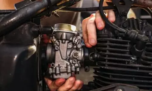 ബു​ദ്ധി​യു​ള്ള ഇ​ൻ​ജ​ക്ട​റും വി​ശ്വ​സ്ത​നാ​യ കാ​ർ​ബും!