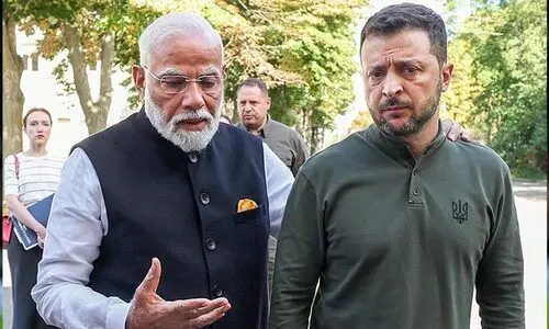 പുടിനു പിന്നാലെ യുക്രെയ്ൻ പ്രസിഡന്റ് സെലൻസ്കിക്കും ക്ഷണം; നയതന്ത്രം ഊഷ്മളമാക്കാൻ ഇന്ത്യ പുടിനു പിന്നാലെ യുക്രെയ്ൻ പ്രസിഡന്റ് സെലൻസ്കിക്കും ക്ഷണം; നയതന്ത്രം ഊഷ്മളമാക്കാൻ ഇന്ത്യ