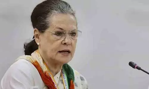 കർണാടക അധികാര തർക്കത്തിൽ ഇടപെട്ട്   സോണിയ ഗാന്ധി; ഡൽഹിയിൽ ചർച്ച