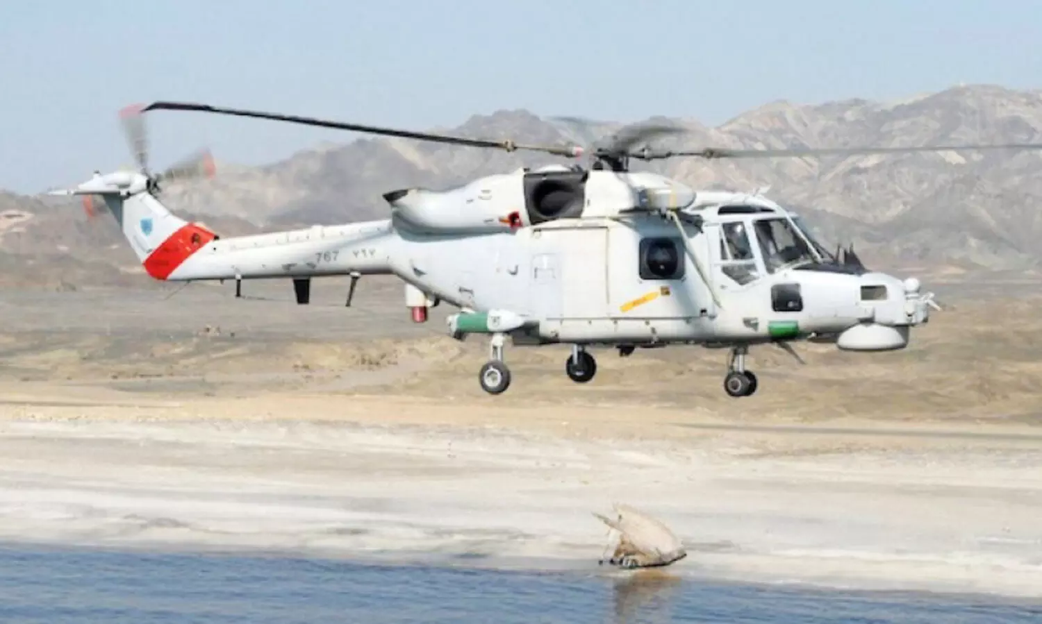 അ​ൽ ഹം​റ​യി​ലെ മ​ല​നി​ര​യി​ൽ​നി​ന്ന് സ​ഞ്ചാ​രി​യെ ഹെ​ലി​കോ​പ്റ്റ​റി​ൽ ര​ക്ഷ​പ്പെ​ടു​ത്തി