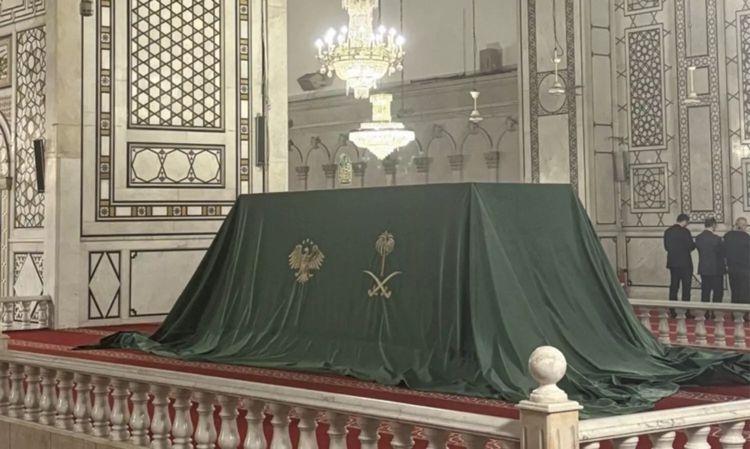 ഒടുവിൽ ആ പെട്ടി തുറന്നു, അതൊരു കഷ്ണം  കിസ്​വയായിരുന്നു