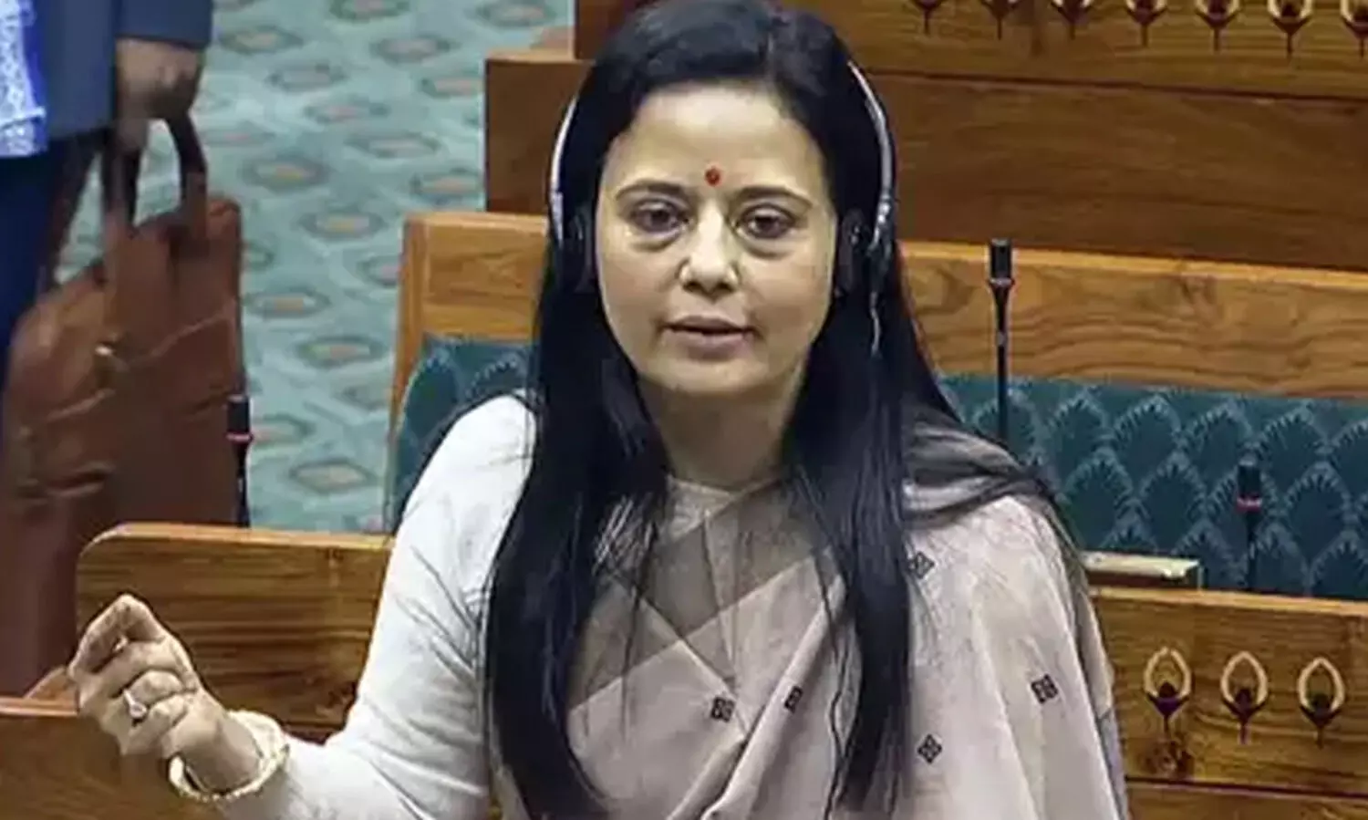 വന്ദേമാതരം നോക്കി ചൊല്ലാൻപോലും അറിയാത്തവരാണ് ബി.ജെ.പിക്കാർ -മഹുവ മൊയ്ത്ര