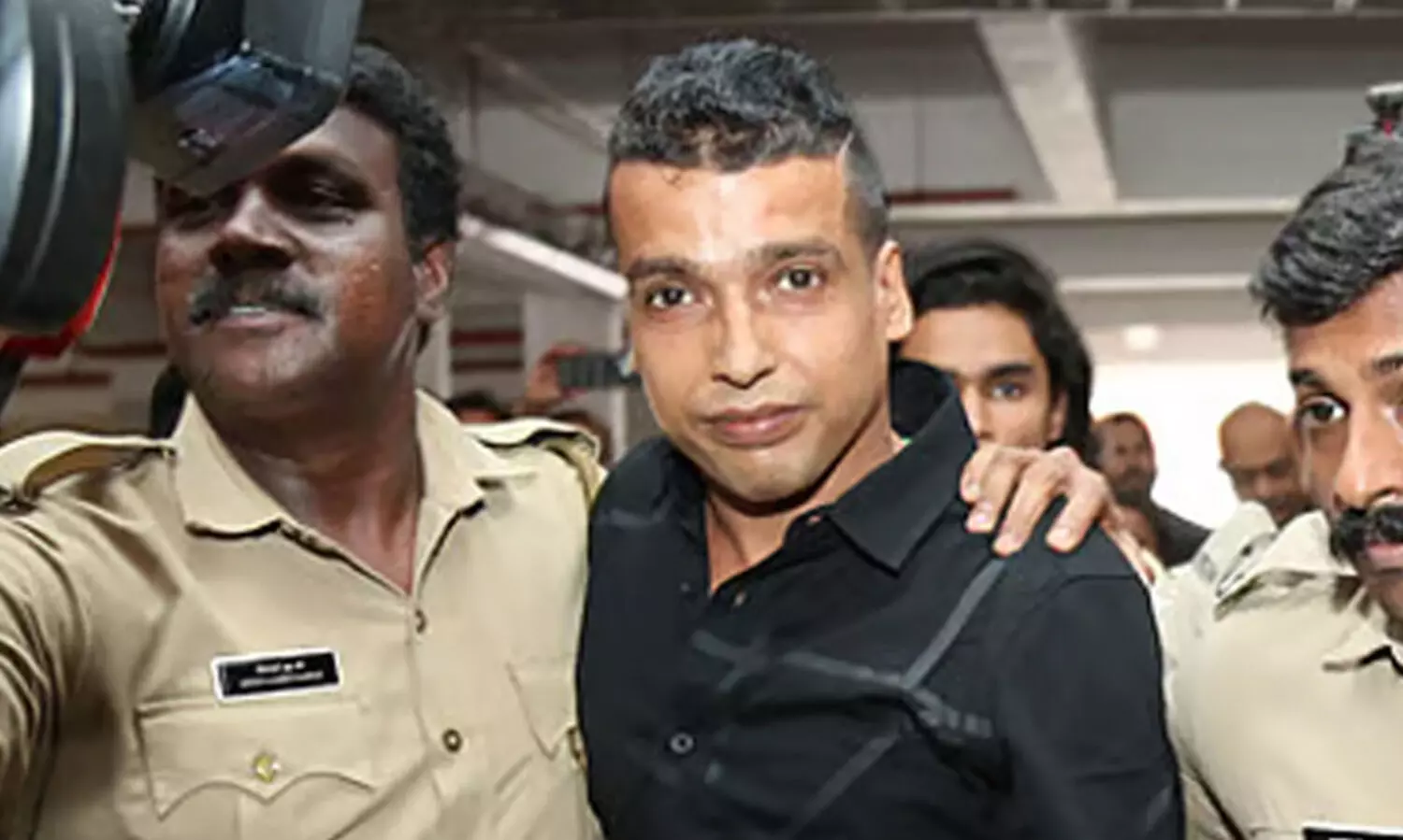 ഒന്നരക്കോടിയുടെ ക്വട്ടേഷൻ; സിനിമ സെറ്റിലെ ഗൂഢാലോചന