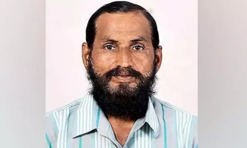 കീടനാശിനി തളിക്കുന്നതിനിടെ തോട്ടത്തിലെ ജീവനക്കാരൻ പാമ്പുകടിയേറ്റ് മരിച്ചു കീടനാശിനി തളിക്കുന്നതിനിടെ തോട്ടത്തിലെ ജീവനക്കാരൻ പാമ്പുകടിയേറ്റ് മരിച്ചു