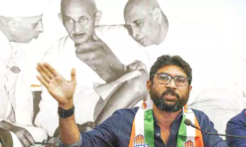 ‘മന്ത്രിമാർക്കും നൂറിലേറെ ഐ.പി.എസ് ഉദ്യോഗസ്ഥർക്കും വൻ ലഹരി റാക്കറ്റുമായി ഗാഢ ബന്ധം’; ഗുജറാത്തിൽ പുതിയ രാഷ്ട്രീയ കൊടുങ്കാറ്റിന് തിരികൊളുത്തി ജിഗ്നേഷ് മേവാനി ‘മന്ത്രിമാർക്കും നൂറിലേറെ ഐ.പി.എസ് ഉദ്യോഗസ്ഥർക്കും വൻ ലഹരി റാക്കറ്റുമായി ഗാഢ ബന്ധം’; ഗുജറാത്തിൽ പുതിയ രാഷ്ട്രീയ കൊടുങ്കാറ്റിന് തിരികൊളുത്തി ജിഗ്നേഷ് മേവാനി