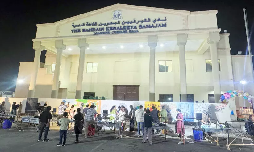 പുസ്തകമേളയിൽ മാസ് പെയിന്റിങ് ഒരുക്കി ചിത്രകലാ ക്ലബ് പുസ്തകമേളയിൽ മാസ് പെയിന്റിങ് ഒരുക്കി ചിത്രകലാ ക്ലബ്